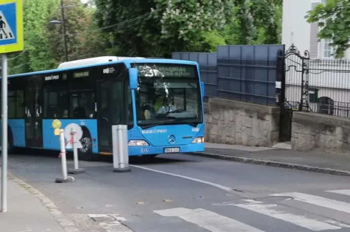 Videóban kelt ki a II. kerületi polgármester a Fővárosi Csatornázási Művek ellen