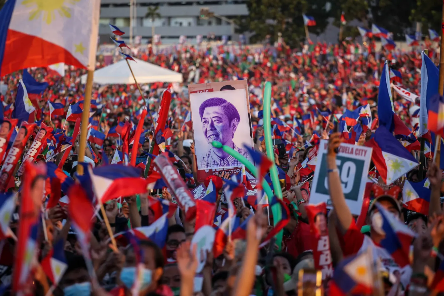 A diktátor fia nyerte az elnökválasztást a Fülöp-szigeteken