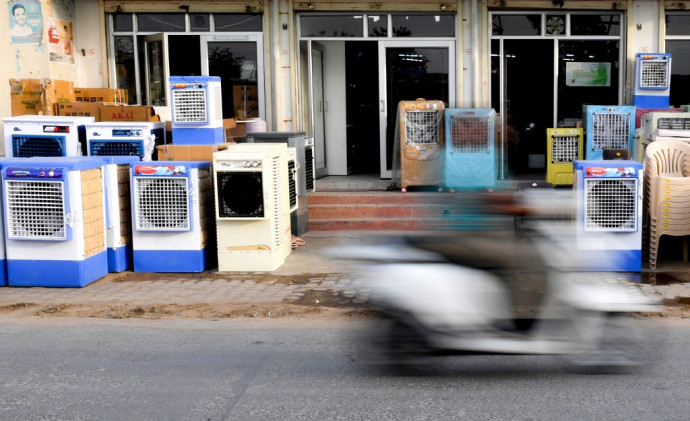 Orosz gázzal próbálja hűteni magát a perzselő hőségben India