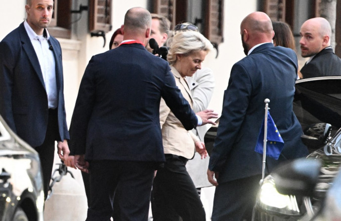 Von der Leyen után Macron is tárgyalt a vétózó Orbánnal, az EU a héten áttolná az olajembargót
