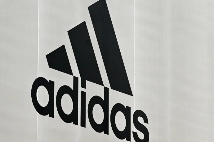 Az Egyesült Királyságban betiltották az Adidas reklámját, ami meztelen női melleket ábrázolt