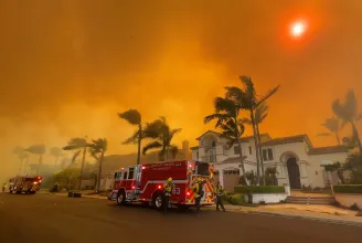 Több millió dolláros villákat pusztított el a tűz Los Angeles határában