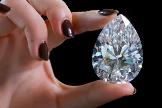 6,8 milliárd forintért kelt el a világ legnagyobb fehér gyémántja, a Szikla