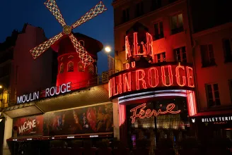 Egy euróért kibérelhető Airbnb-n a Moulin Rouge ikonikus piros szélmalma