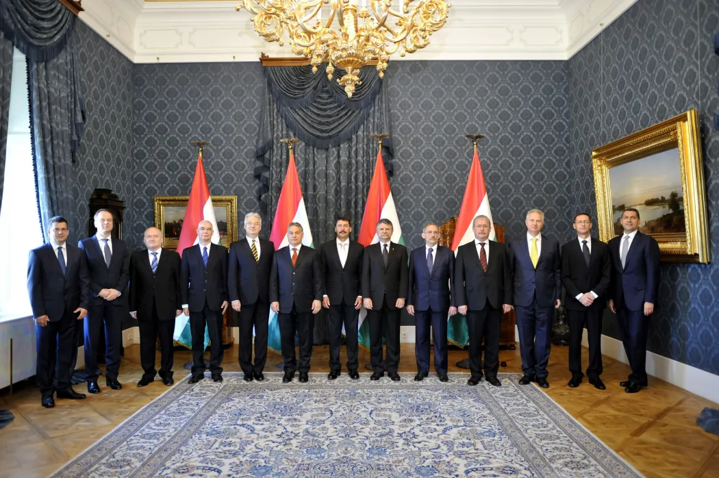 A kormányának tagjai a miniszteri kinevezések alkalmából tartott ünnepség Budapesten, a Sándor-palotában 2014. június 6-án – Fotó: Kovács Attila / MTI