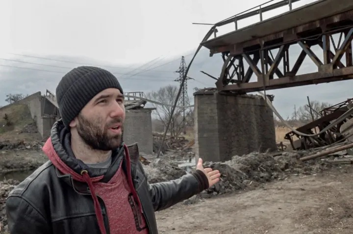The town that blew up its own bridge and chased away the Russians