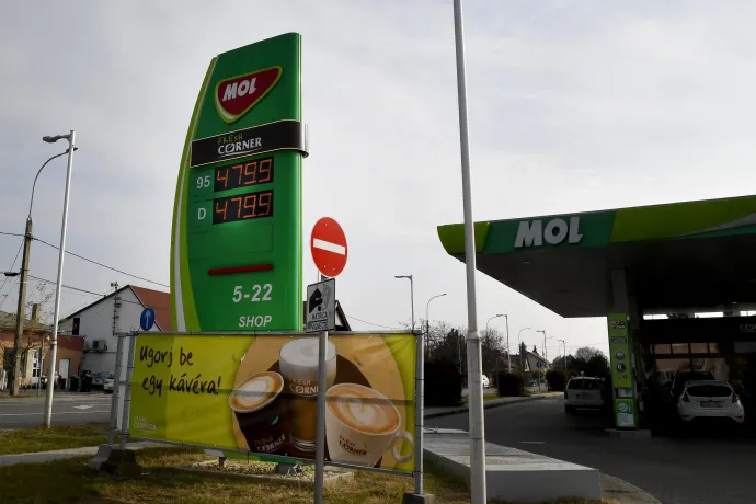 480 forintban maximalizált üzemanyagár egy Mol-benzinkúton – Fotó: Koszticsák Szilárd / MTI