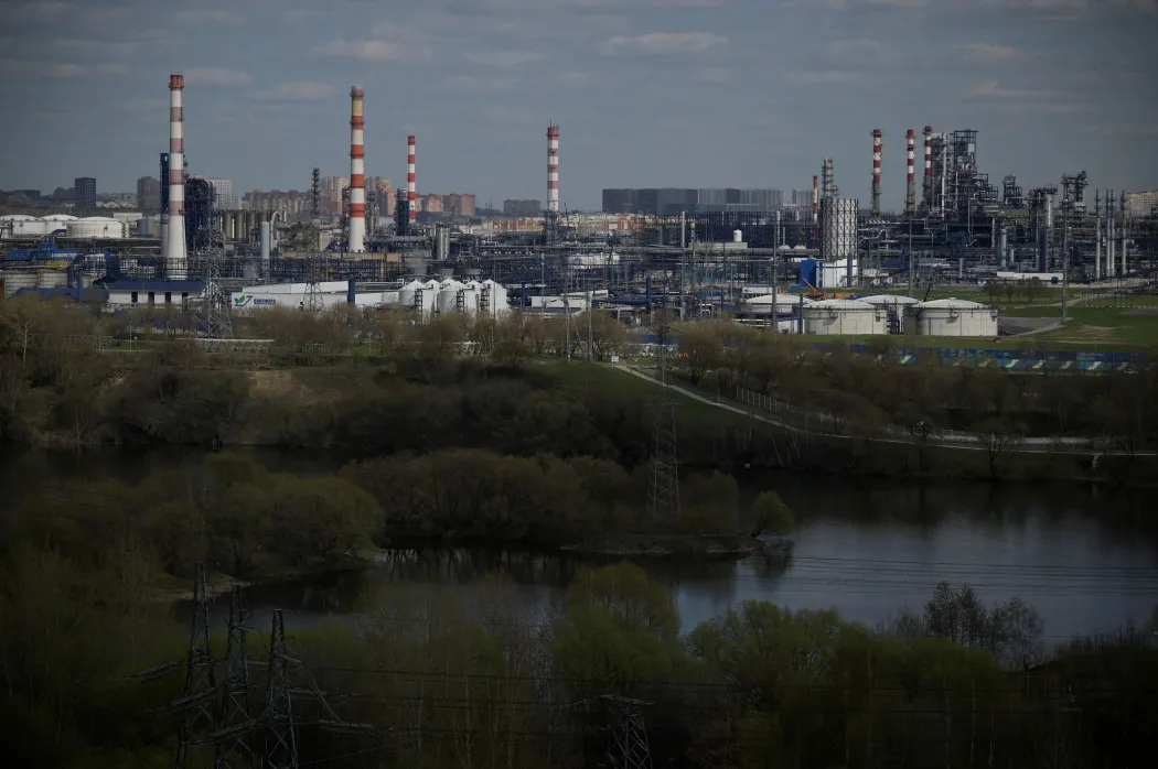  A Gazprom egyik finomítója Moszkva közelében – Fotó: Natalia Kolesnikova / AFP