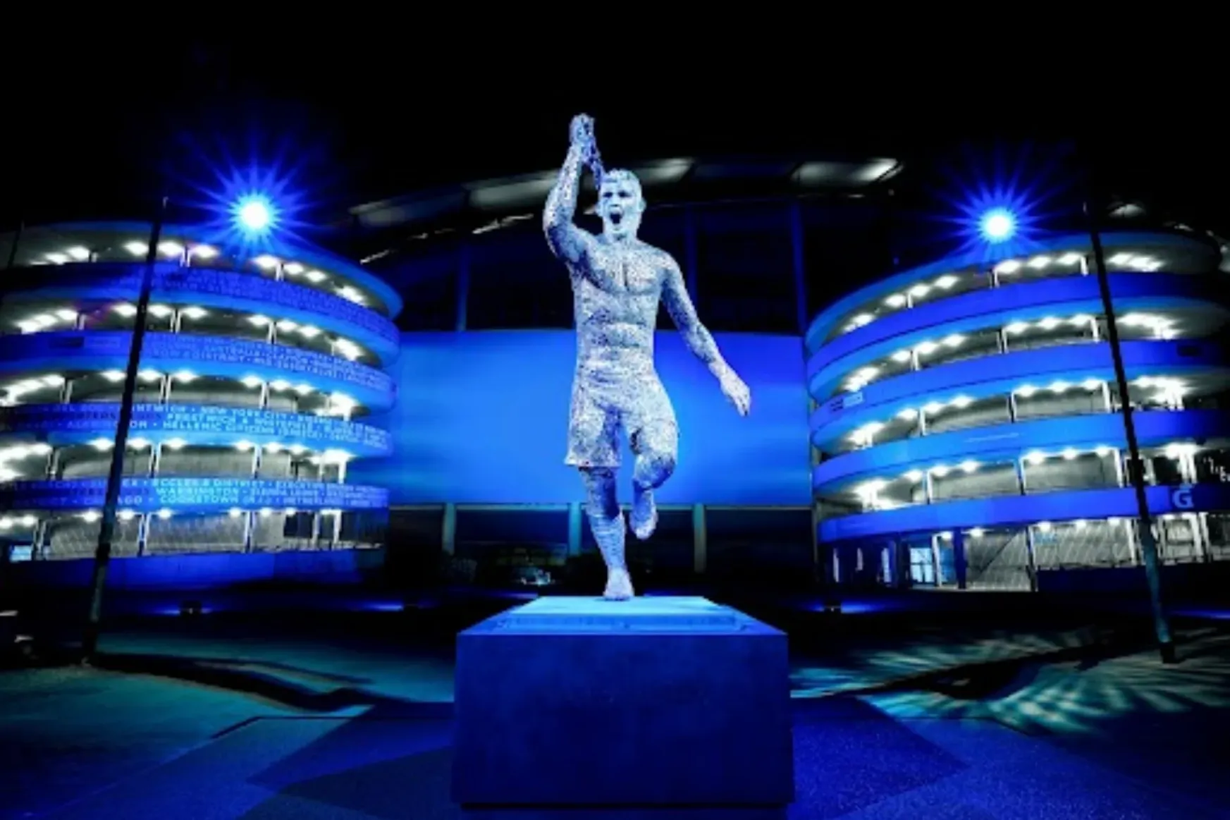 Szobrot kapott Agüero a Manchester Citytől, kis képzelőerővel felismerhető az arca