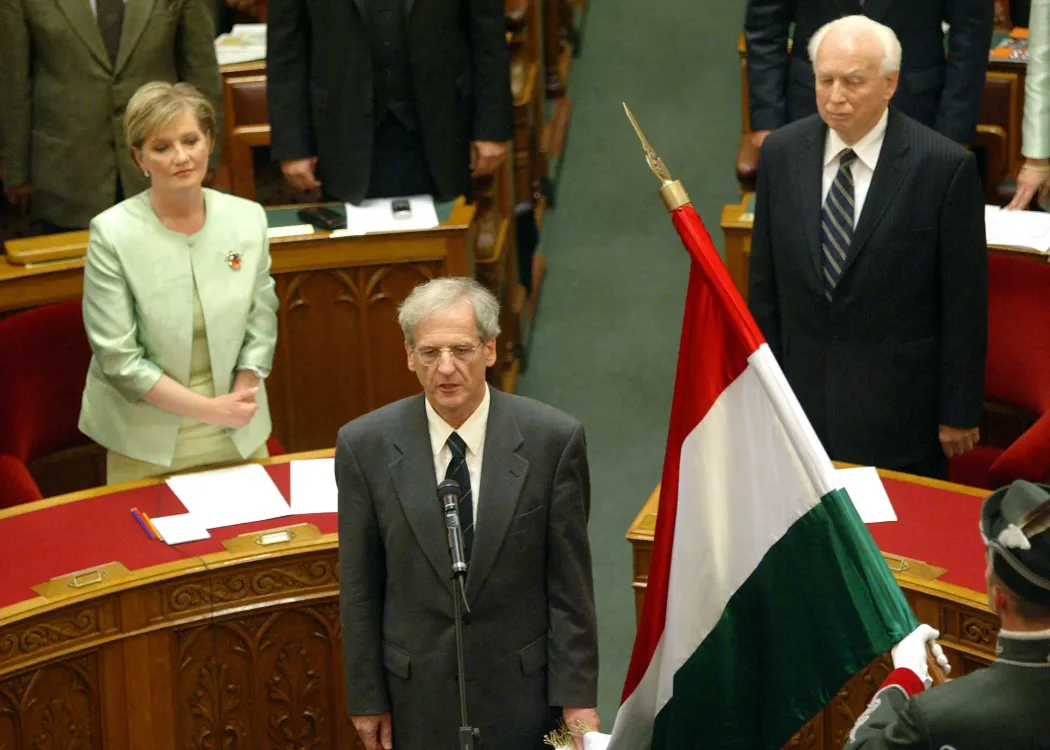 Sólyom László eskütétele a parlamentben 2005. június 7-én – Fotó: Attila Kisbenedek / AFP