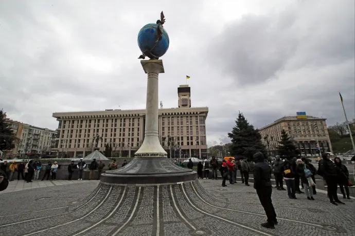 Enyhül a kijevi kijárási korlátozás