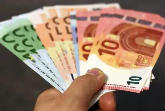 Horvátország már jövőre bevezeti az eurót, Romániának már céldátuma sincs