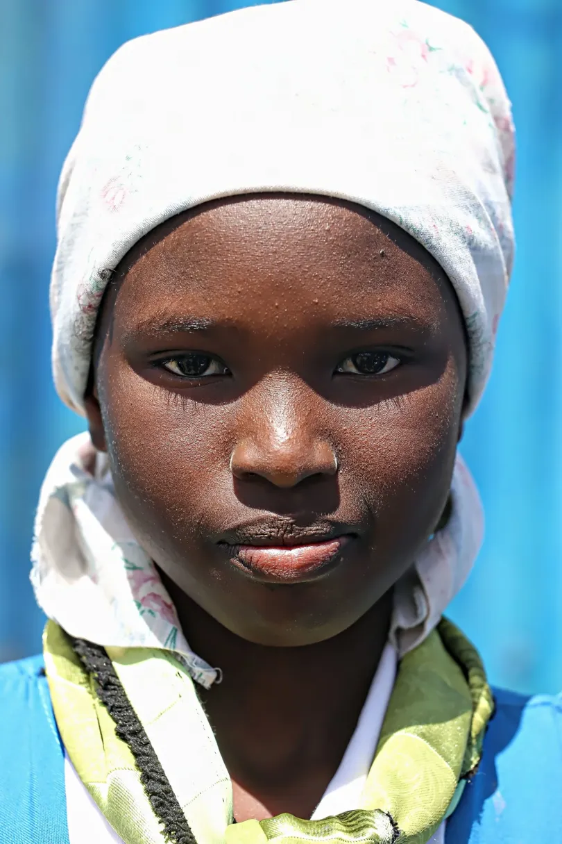 Arcok, szemek, történetek: kenyai és indiai lányok – Fotók: Turós Margaréta
