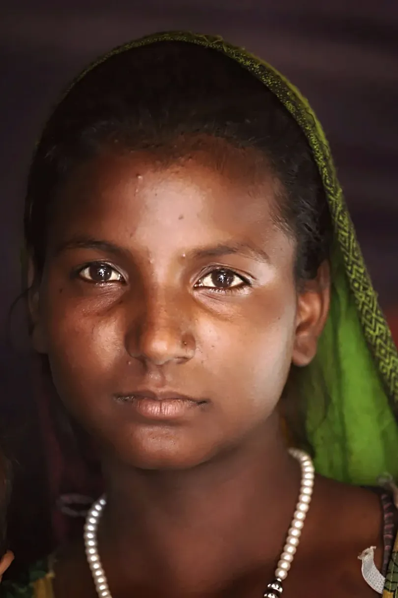 Arcok, szemek, történetek: kenyai és indiai lányok – Fotók: Turós Margaréta