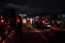 Reuters: Mariupolból menekülők hosszú konvoja érkezett meg Zaporizzsjába
