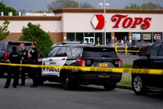 Tízen meghaltak, miután egy férfi lövöldözni kezdett egy amerikai szupermarketben