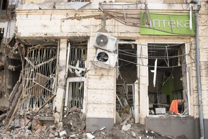 Az orosz erők által lerombolt bolt Harkivban május 13-án – Fotó: Fiora Garenzi / Fiora Garenzi / Hans Lucas