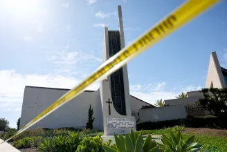Lövöldöző merénylőt kapott el és fegyverezett le egy dél-kaliforniai presbiteriánus templom gyülekezete