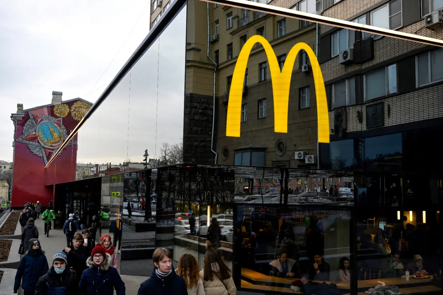 32 év után kivonul a McDonald's Oroszországból