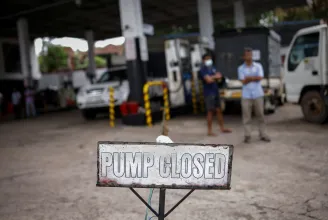 Srí Lankán már csak egy napra elegendő benzin van