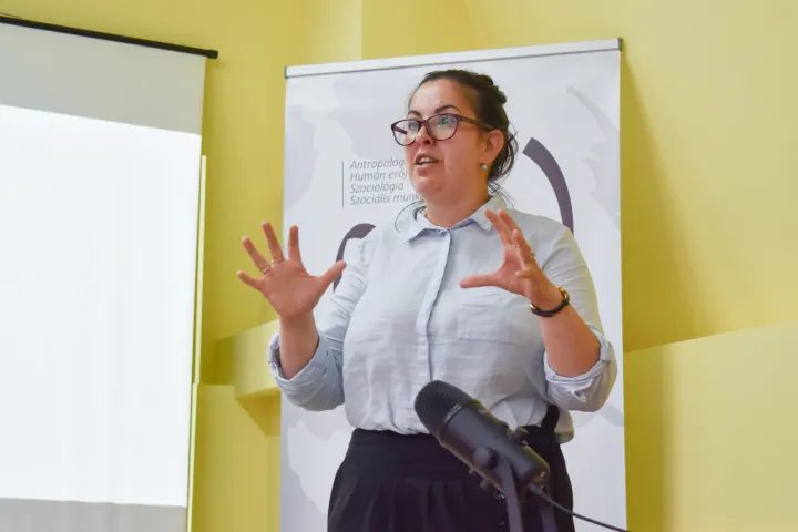 Tóth-Batizán Emese Emőke a Szociológus Napokon – Fotó: Kádár Kata/Transtelex