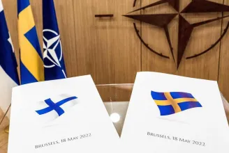Svédország és Finnország egyszerre, hivatalosan is benyújtotta a felvételi kérelmét a NATO-ba