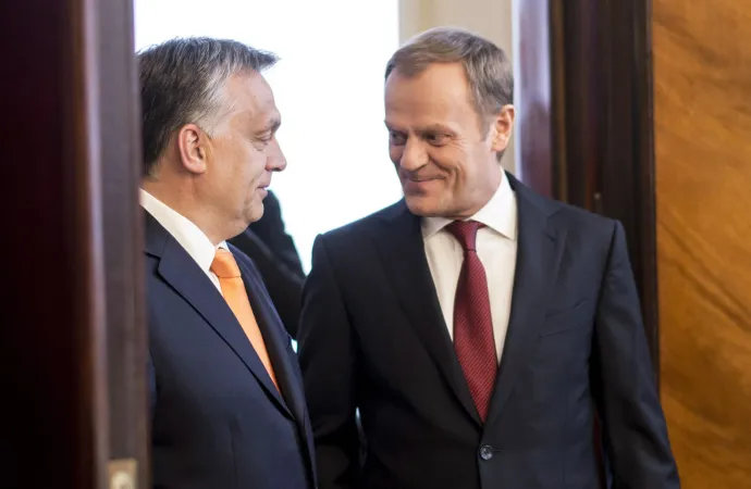 Donald Tusk lengyel miniszterelnök fogadja Orbán Viktor magyar kormányfőt Varsóban, 2014. május 5-én – Fotó: Burger Barna / Miniszterelnöki Sajtóiroda / MTI