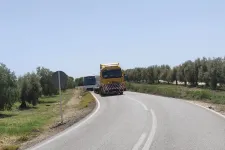 Felborult egy román vendégmunkásokkal teli busz Spanyolországban, két személy meghalt