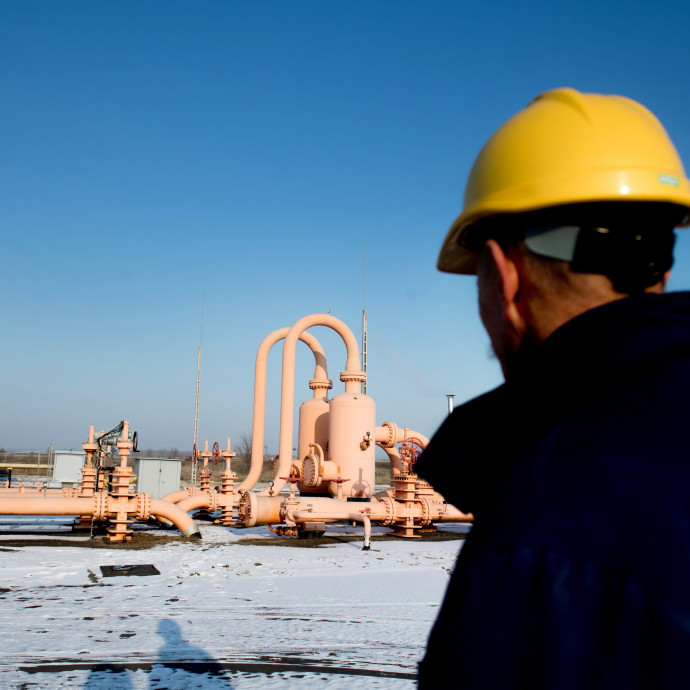 Milyen meredek lejtőre kerül a magyar gazdaság? Attól függ, hogy Elon Musk vagy Bill Gates jóslata jön be