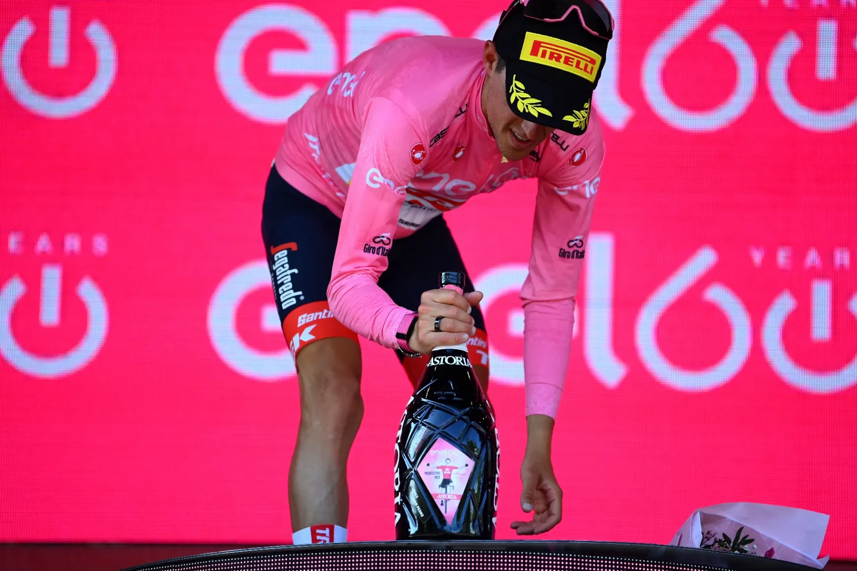 Giro: új pezsgőnyitási protokollt vezettek be a szemenlövős baleset után