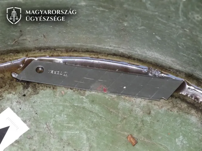 A tapétavágó kés, amivel a férfi a nőt fenyegette – Fotó: Magyarország Ügyészsége