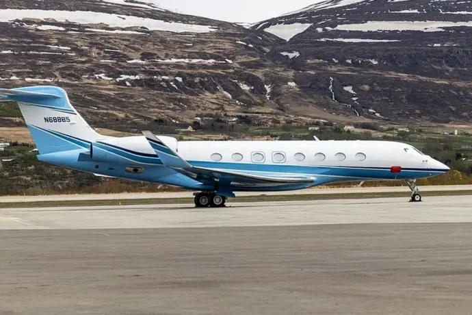 Orosz oligarchák gépeit is figyelte, most kiszúrta Zuckerberg új gépét