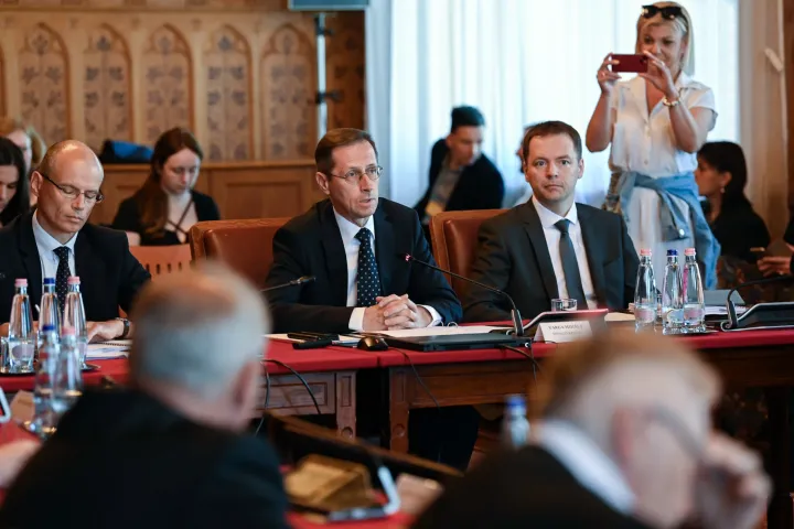 Varga Mihály a bizottsági meghallgatásán – Fotó: Bődey János / Telex