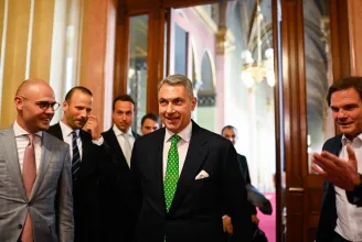 Lázár János letárgyalta Orbánnal, hogy ne hozzá kerüljön Paks II.
