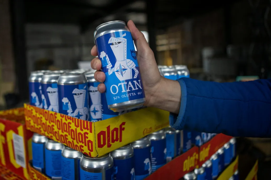 A biztonság íze: NATO-logós sört dobtak piacra Finnországban