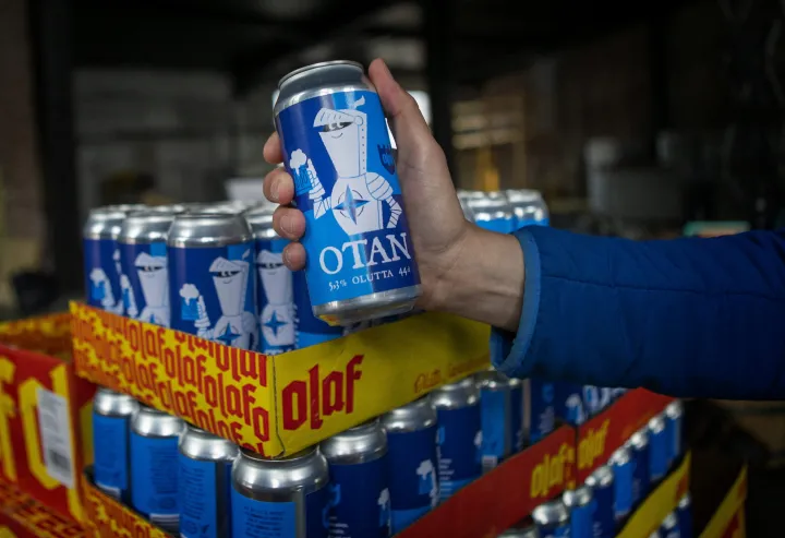 Az Olaf Brewering NATO-dobozos söre – Fotó: Lehtikuva via Reuters