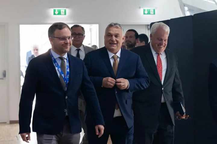 Orbán Viktor politikai igazgatója, Orbán Balázs és Matt Schlapp, az American Conservative Union elnökének társaságában érkezik a konferenciára – Fotó: Alapjogokért Központ / Facebook