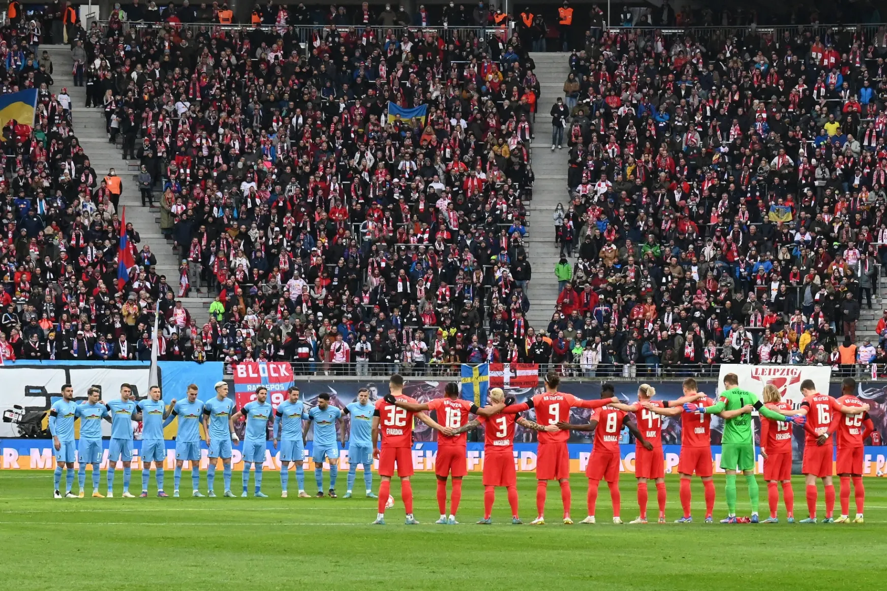 Két különböző futballvilág csap össze a német kupadöntőben, és négy magyar