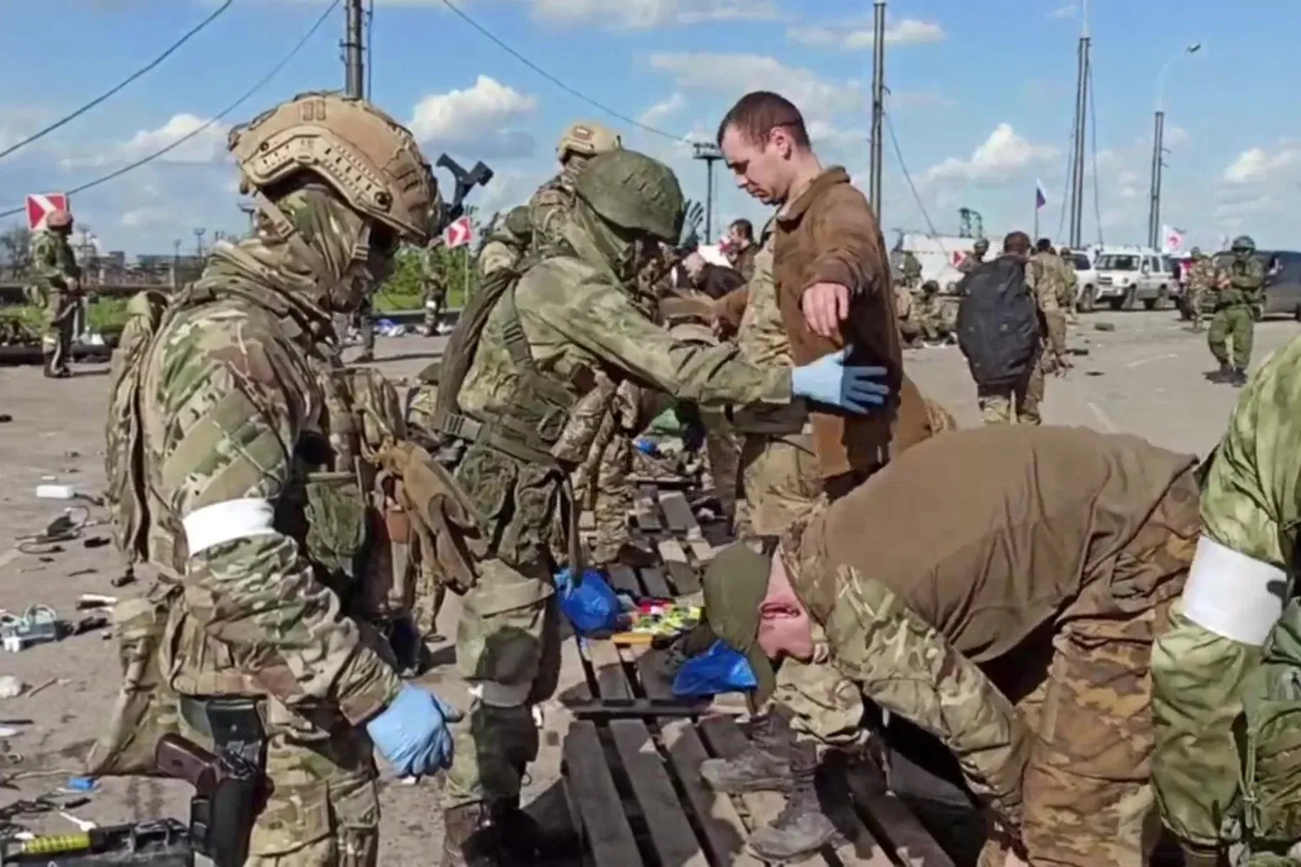 Российские военные на украине. Обмен пленными. Российские военные. Военнопленные на украине. Что происходит с пленными после обмена.