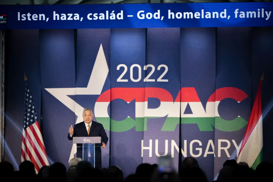 Konzervatív dzsembori Budapesten: Orbán meghirdette 12 pontját, és a főszónok elmondta, hogy a liberálisok az igazi rasszisták