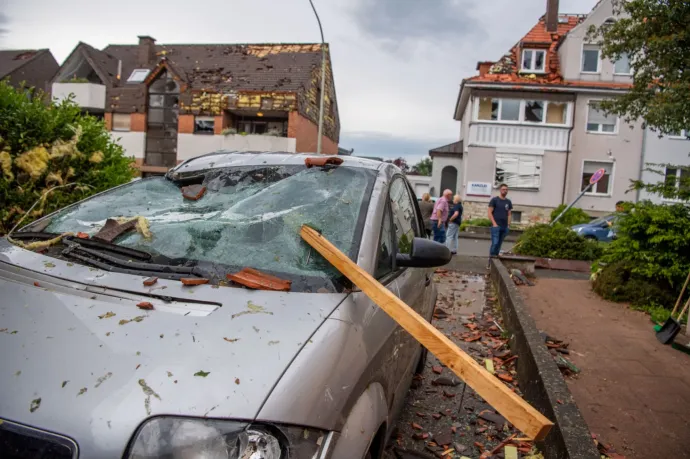 Extrém időjárás: tornádó pusztított Németországban, miközben Spanyolországban 42 fokos hőhullám van