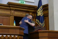 A lengyel elnök ölelkezett Zelenszkijjel, majd arról beszélt, csak Ukrajnának van joga döntenie a saját jövőjéről