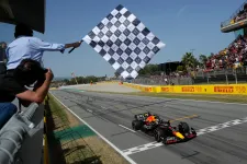 Verstappen kicsúszott, tombolt, majd megnyerte a drámai Spanyol Nagydíjat