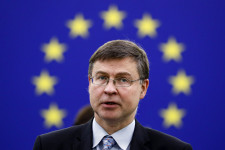 Becsukja a szemét az Európai Bizottság, tovább lehet növelni az államháztartási hiányt