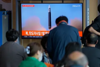 Észak-Korea három rakétát is fellőtt néhány órával azután, hogy az amerikai elnök elhagyta az ázsiai térséget