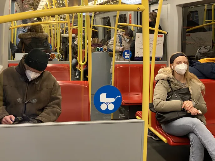 Bécs, metró, maszk – Fotó: Askin Kiyagan / AFP