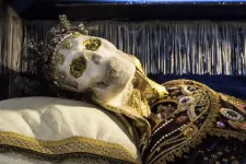 Ékszerrel díszített, szentnek hitt csontvázak, amiket aztán jobbnak látott elfelejteni a katolikus egyház