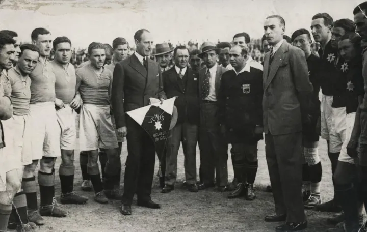 A Bocskai labdarúgói a bukaresti Venus elleni meccs előtt 1932-ben – Fotó: Wikipedia