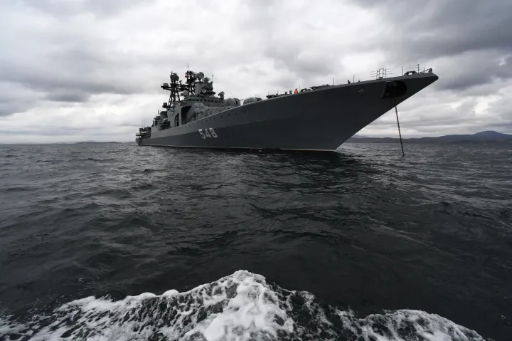 Az orosz Pantelejev admirális romboló orosz–kínai haditengerészeti gyakorlaton vesz részt a Japán-tengeren – Fotó: Vitalij Ankov / Sputnik / AFP