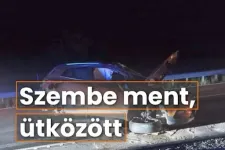 Tizenkét kilométert haladt a forgalommal szemben, majd balesetet okozott egy sofőr az M85-ösön